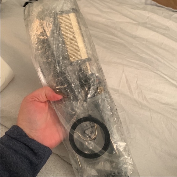 BNIB- 24k Gold pressing and styling comb - Picture 5 of 10